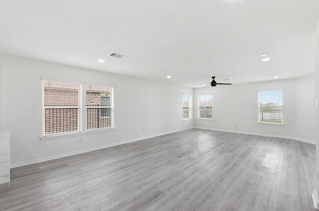 Building Photo - 10433 Russell Pines Dr