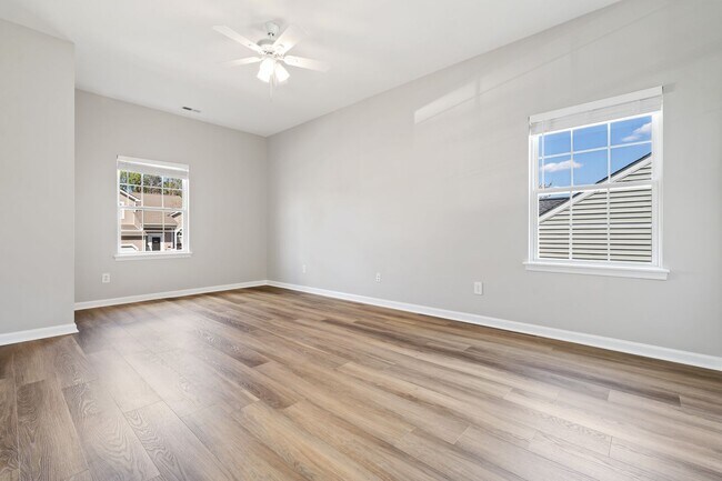 Building Photo - Renovated Split-Level Home in Hope Valley Farms
