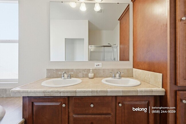 Building Photo - 2700 E Valley Pkwy