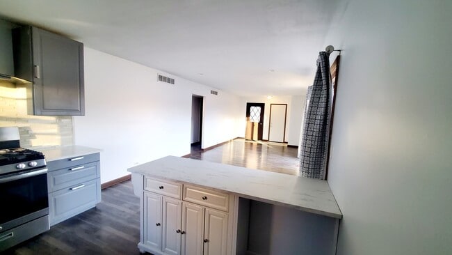Building Photo - 202 Highbury Dr