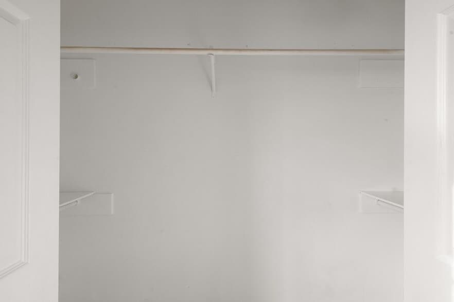 Building Photo - 1219 W Carmen Ave