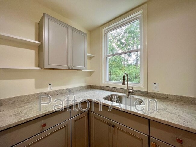 Building Photo - 43 Ravenscroft Dr