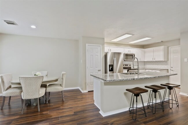 Building Photo - 134 S Walden Elms Cir