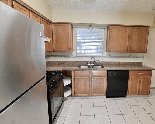 Building Photo - 514 Fair Oak Dr