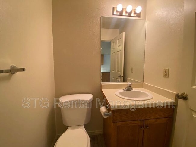 Building Photo - 777 S 400 E