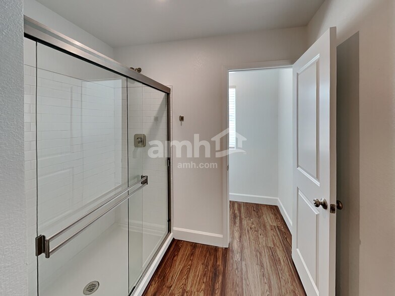 Building Photo - 9122 Ribbon Mdw Ct