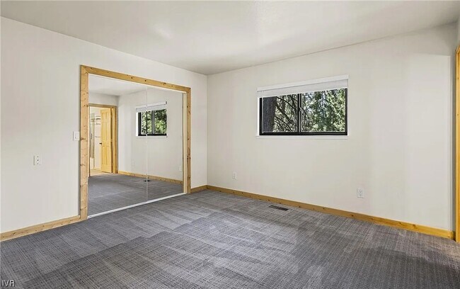 Building Photo - Pet Friendly