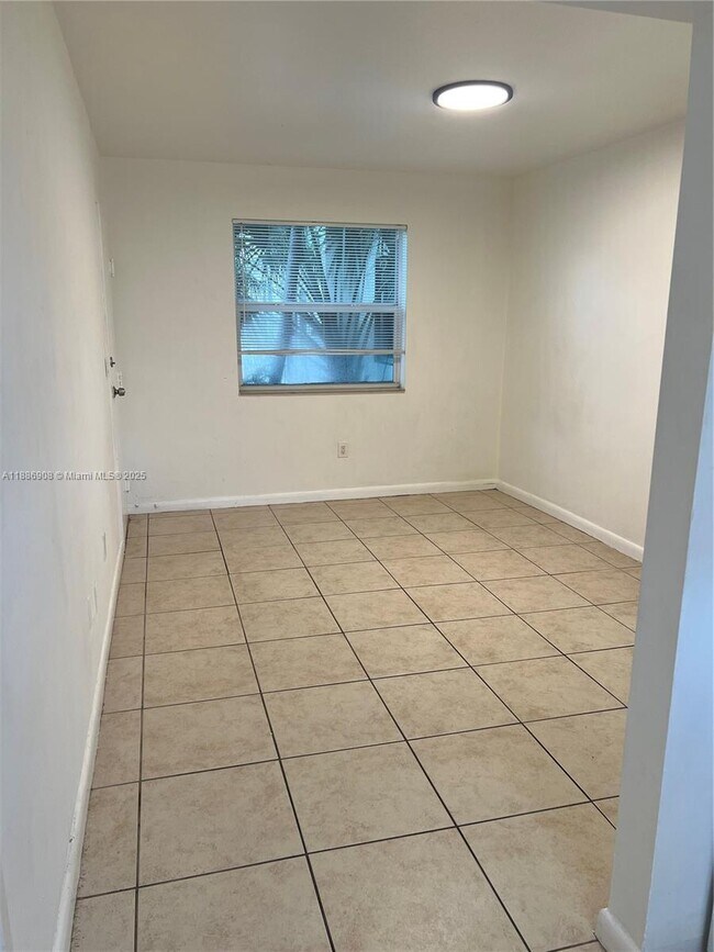 Building Photo - 577 NE 82nd St