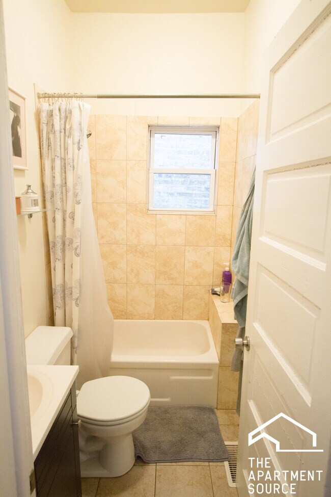 Building Photo - 2223 N Sawyer Ave