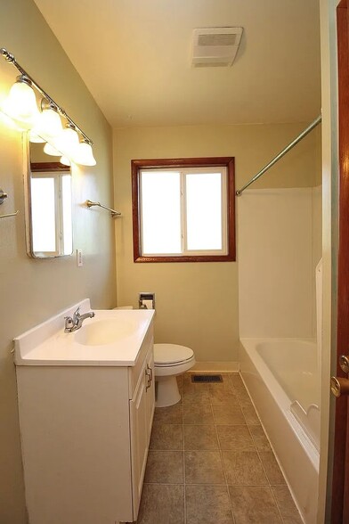 Building Photo - 9585 SE 41st Ave