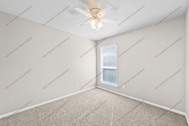 Building Photo - 1115 Roanoke Dr