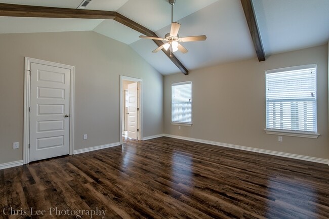 Building Photo - 3bed 2bath, LOADED w/Amenities near Stonebridge Meadows Country Club