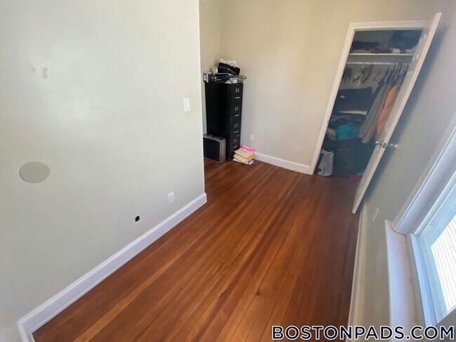 Building Photo - 74 Wyeth St