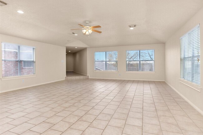 Building Photo - 1010 Maple Run Dr