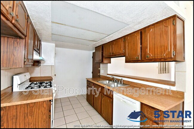 Building Photo - 3565 Breckenridge Dr