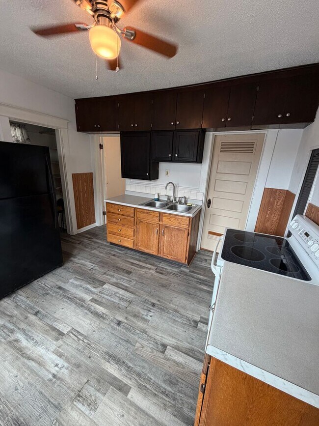 Building Photo - 409 N 51st Ave W