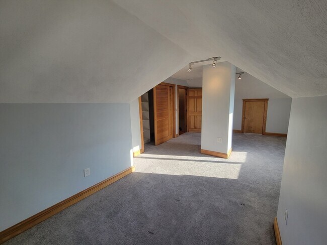 Building Photo - 100 Medford St