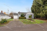 Building Photo - Cozy Single-Level Home with Fenced Yard wi...