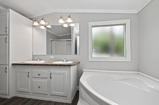 Building Photo - 2122 Koster Rd