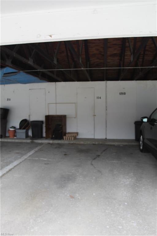Building Photo - 6910 Carriage Hill Dr
