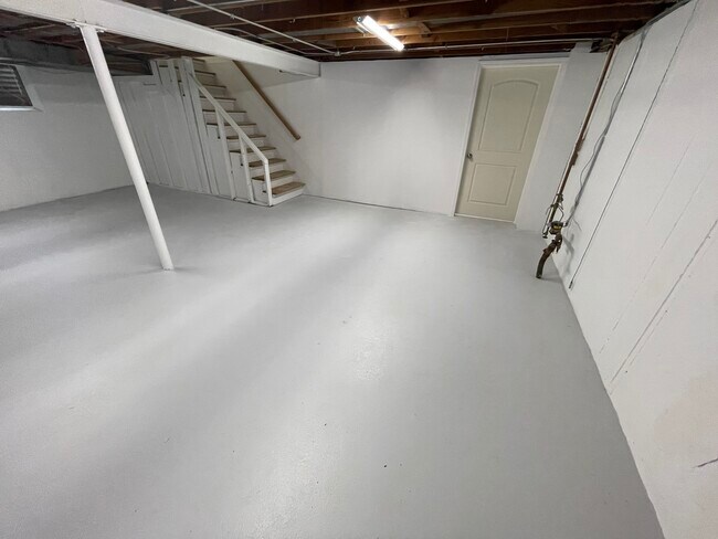 Building Photo - 9521 N Kildare Ave