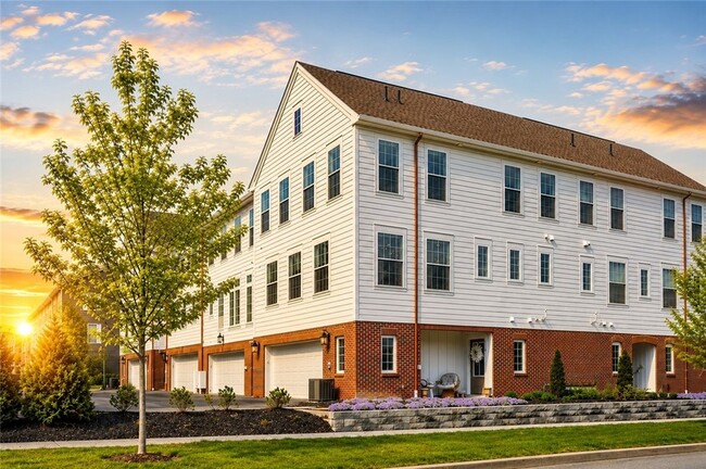 Building Photo - 800 Gillian Ln