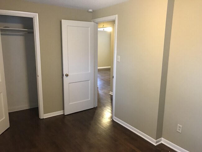 Building Photo - {8146} Charming Waldo Ranch + Hardwood Flo...