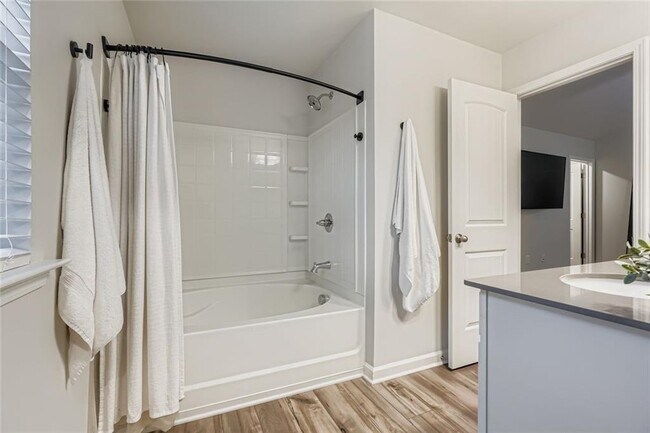 Building Photo - 4630 Blake Lp