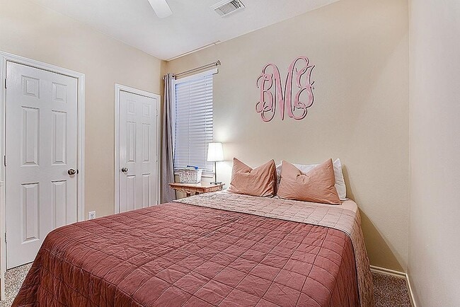 Building Photo - 6 N Queenscliff Cir