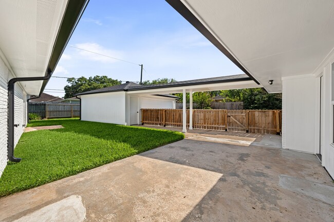 Building Photo - 7631 Westwind Ln