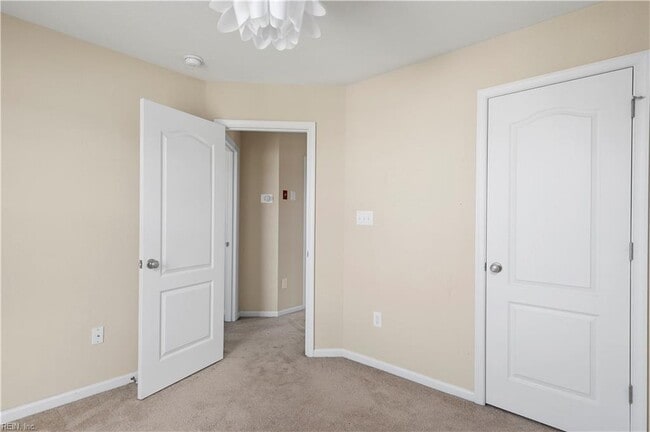 Building Photo - 4956 Almandine Ave