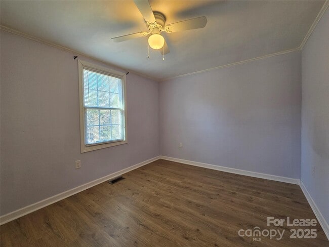 Building Photo - 8334 Oak Tree Rd