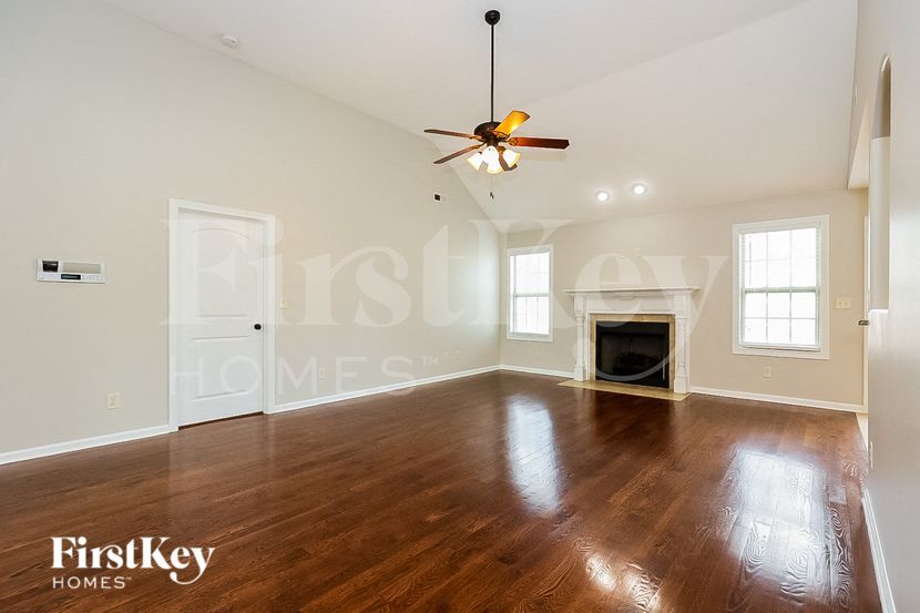 Building Photo - 698 Ellie Nat Dr