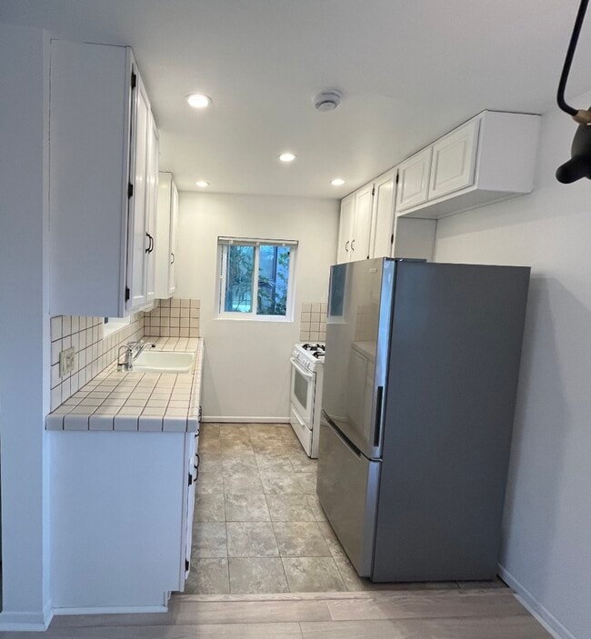 Kitchen w/ new fridge - 635 Palms Blvd
