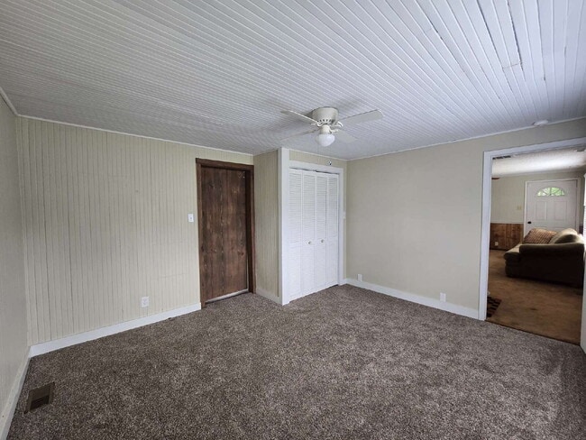 Building Photo - 844 Old Church Rd