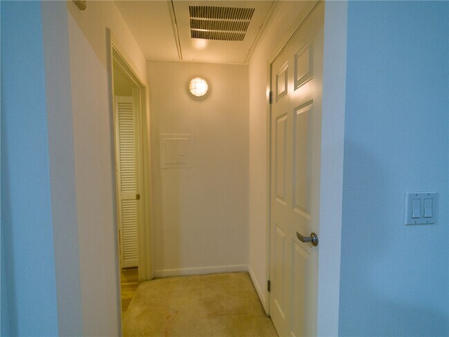 Building Photo - 160 S Hudson Ave