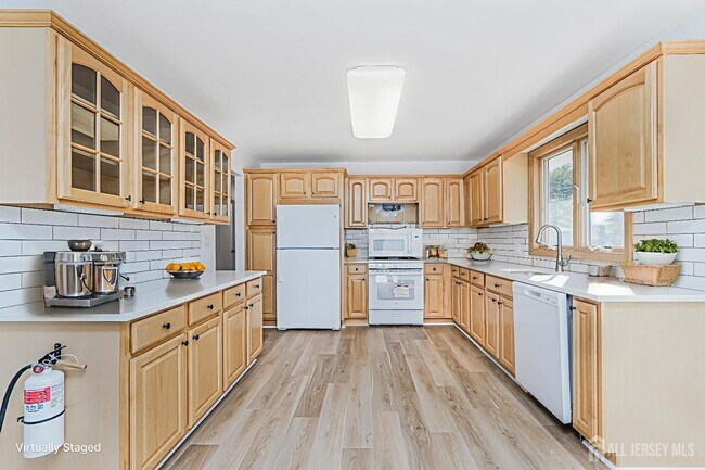 Building Photo - 17 Throckmorton Ln
