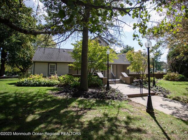 Building Photo - 316 Tulip Ln