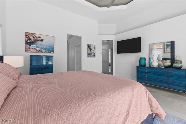 Building Photo - 2417 Cape Coral Pkwy W