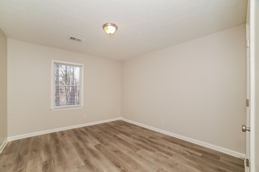 Building Photo - 5690 Roundelay Way