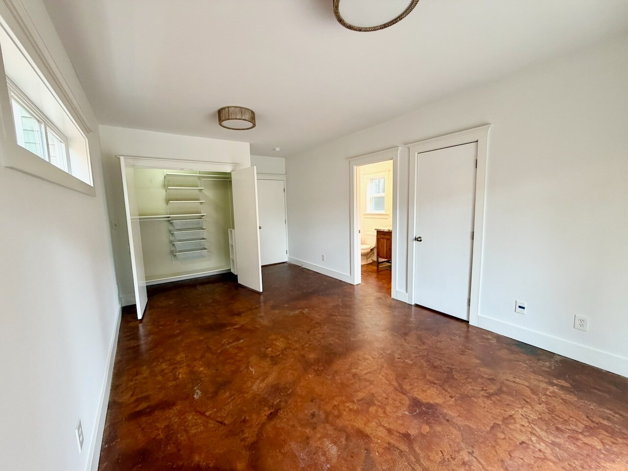 Building Photo - 3263 Louise St