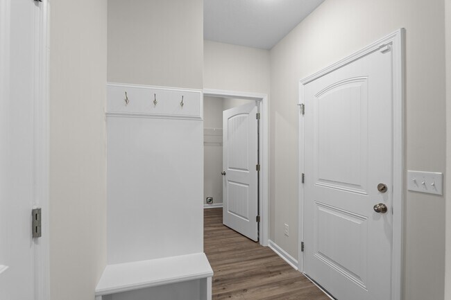 Building Photo - 8132-8132 Snelling Dr