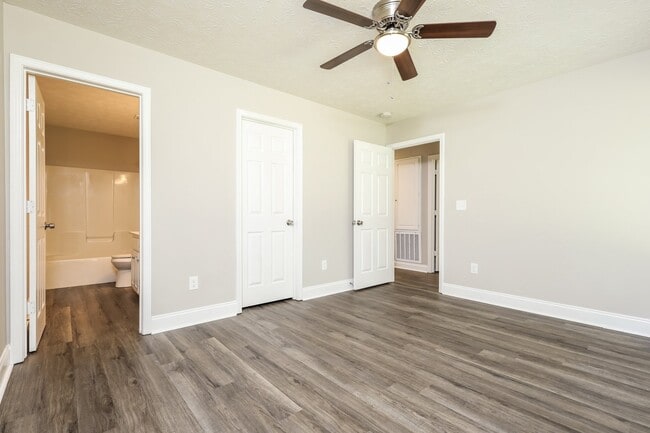 Building Photo - 812 Pine Hill Ct