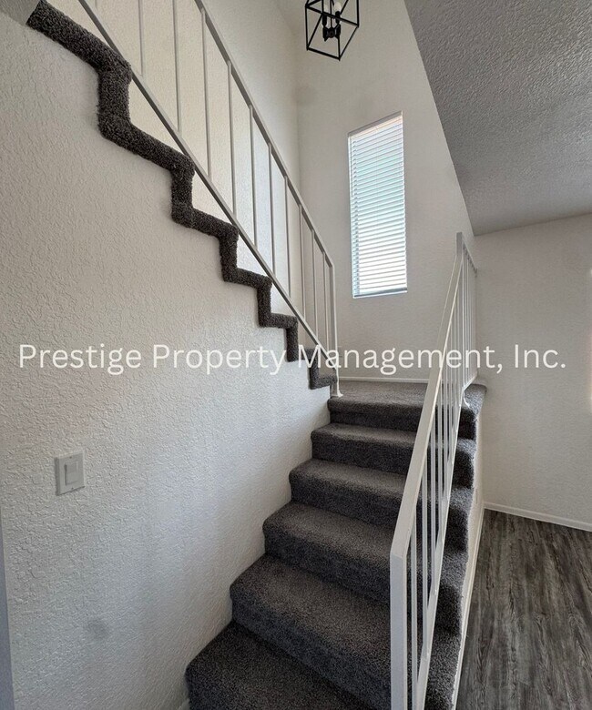 Building Photo - Newly Remodeled Southwest Gem W/ Pool