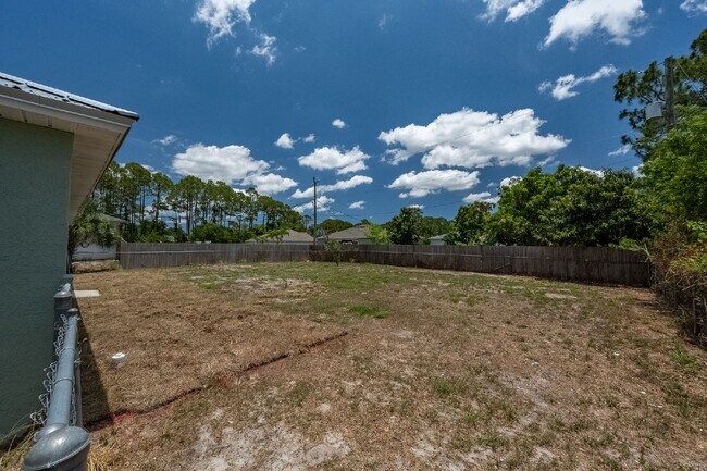 Building Photo - Charming 3-Bed, 2-Bath Home in Palm Bay