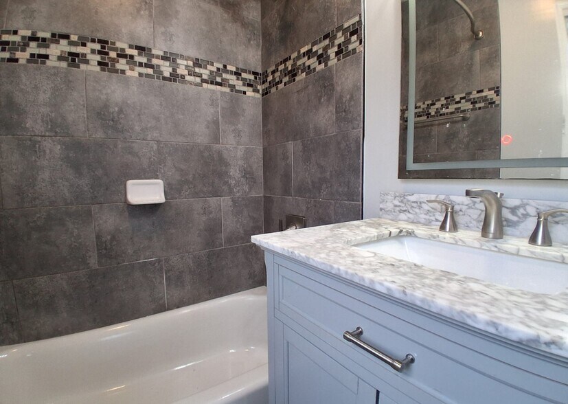 Building Photo - 5619 1st Pl NW