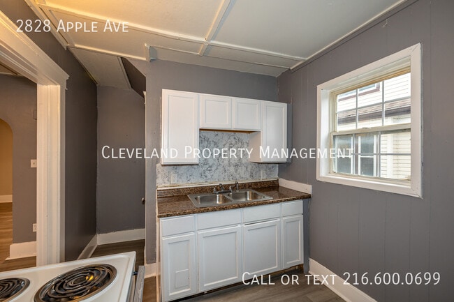 Building Photo - 2828 Apple Ave