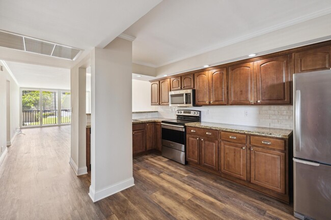 Building Photo - 4 Royal Palm Way