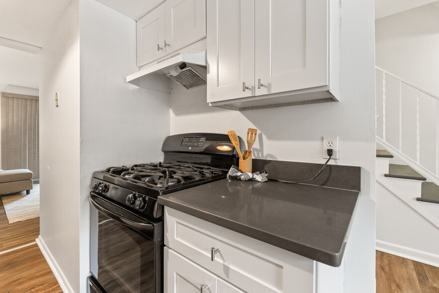 Building Photo - 106 Tarryton Ct E