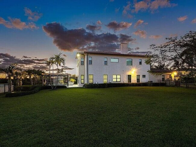 Building Photo - 17511 Cadena Dr